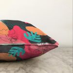 - Sonil-K-8061-Gorsel3 - Realhomes Renkli Zemin Üzerinde Geometrik Yaprak Desenli Modern Raşel Kadife Yastık Kırlent Kılıfı Realhomes