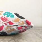 Beyaz Zeminli Renkli Yaprak Desenli Dijital Baskılı Modern Raşel Kadife Yastık Kırlent Kılıfı Realhomes