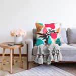 - Sonil-K-8064-Gorsel2 - Realhomes Beyaz Zemin Üzerinde Rengarenk Çiçek Desenli Raşel Kadife Yastık Kırlent Kılıfı Realhomes