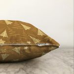 Renkli Zeminli Çam Ağacı Desenli Dijital Baskılı Modern Raşel Kadife Yastık Kırlent Kılıfı Realhomes