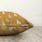 Renkli Zeminli Çam Ağacı Desenli Dijital Baskılı Modern Raşel Kadife Yastık Kırlent Kılıfı Realhomes