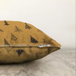 - Sonil-K-8076-Gorsel3 - Realhomes Renkli Zeminli Çam Ağacı Desenli Dijital Baskılı Modern Raşel Kadife Yastık Kırlent Kılıfı Realhomes