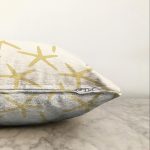 - Sonil-K-8083-Gorsel3 - Realhomes  Renkli Zeminli Deniz Yıldızı Desenli Dijital Baskılı Modern Raşel Kadife Yastık Kırlent Kılıfı Realhomes