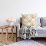 - Sonil-K-8084-Gorsel2 - Realhomes  Renkli Zeminli Deniz Kabuğu Desenli Dijital Baskılı Modern Raşel Kadife Yastık Kırlent Kılıfı Realhomes