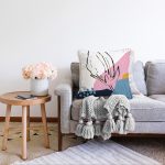 - Sonil-K-8087-Gorsel2 - Realhomes  Rengarenk Zemin Üzerinde Pastel Desenli Çiçek Motifli Modern Raşel Kadife Yastık Kırlent Kılıfı Realhomes