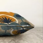 - Sonil-K-8096-Gorsel3 - Realhomes  Renkli Zemin Üzerinde Yaprak Desenli Dijital Baskılı Modern Raşel Kadife Yastık Kırlent Kılıfı Realhomes