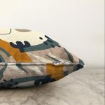 Renkli Zemin Üzerinde Yaprak Desenli Dijital Baskılı Modern Raşel Kadife Yastık Kırlent Kılıfı Realhomes