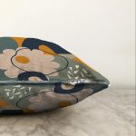 - Sonil-K-8099-Gorsel3 - Realhomes  Renkli Zemin Üzerinde Yaprak Desenli Dijital Baskılı Modern Raşel Kadife Yastık Kırlent Kılıfı Realhomes