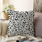 - Sonil-K-8102-Gorsel1 - Realhomes Beyaz Zemin Üzerinde Siyah Renkli Geometrik Çizim Modern Raşel Kadife Yastık Kırlent Kılıfı Realhomes