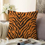 Renkli Zemin Üzerinde Siyah Zebra Motifli Raşel Kadife Yastık Kırlent Kılıfı Realhomes