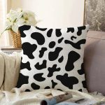 - Sonil-K-8104-Gorsel1 - Realhomes Beyaz Zeminli Siyah Geometrik Desenli Dijital Baskılı Modern Raşel Kadife Yastık Kırlent Kılıfı Realhomes