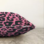 - Sonil-K-8113-Gorsel3 - Realhomes  Renkli Zeminli Geometrik Desenli Dijital Baskılı Modern Raşel Kadife Yastık Kırlent Kılıfı Realhomes