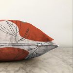 Pastel Zemin Üzerinde Yaprak Desenli Dijital Baskılı Modern Raşel Kadife Yastık Kırlent Kılıfı Realhomes