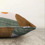 Pastel Zemin Üzerinde Güneş Desenli Dijital Baskılı Modern Raşel Kadife Yastık Kırlent Kılıfı Realhomes