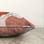 - Sonil-K-8118-Gorsel3 - Realhomes Pastel Zemin Üzerinde Yaprak Desenli Dijital Baskılı Modern Raşel Kadife Yastık Kırlent Kılıfı Realhomes