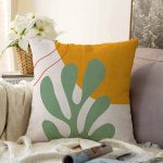 - Sonil-K-8120-Gorsel1 - Realhomes  Pastel Zemin Üzerinde Yaprak Desenli Dijital Baskılı Modern Raşel Kadife Yastık Kırlent Kılıfı Realhomes
