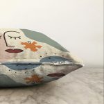 Pastel Zemin Üzerinde Onedraw Çizimli Bayan Silüeti Raşel Kadife Yastık Kırlent Kılıfı Realhomes