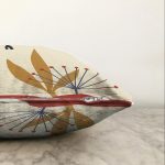 - Sonil-K-8126-Gorsel3 - Realhomes  Pastel Zemin Üzerinde Yaprak Desenli Dijital Baskılı Modern Raşel Kadife Yastık Kırlent Kılıfı Realhomes