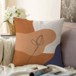 Pastel Zemin Üzerinde Onedraw Çizimli Yaprak Motifli Raşel Kadife Yastık Kırlent Kılıfı Realhomes