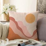 Pastel Zemin Üzerinde Güneş Desenli Dijital Baskılı Modern Raşel Kadife Yastık Kırlent Kılıfı Realhomes