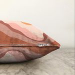 Pastel Zemin Üzerinde Güneş Desenli Dijital Baskılı Modern Raşel Kadife Yastık Kırlent Kılıfı Realhomes