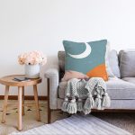 - Sonil-K-8152-Gorsel2 - Realhomes Pastel Zemin Üzerinde Ay Desenli Dijital Baskılı Modern Raşel Kadife Yastık Kırlent Kılıfı Realhomes