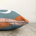 - Sonil-K-8152-Gorsel3 - Realhomes Pastel Zemin Üzerinde Ay Desenli Dijital Baskılı Modern Raşel Kadife Yastık Kırlent Kılıfı Realhomes