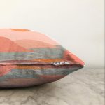 Pastel Zemin Üzerinde Güneş Desenli Dijital Baskılı Modern Raşel Kadife Yastık Kırlent Kılıfı Realhomes