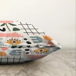 - Sonil-K-8160-Gorsel3 - Realhomes Beyaz Zeminli Geometrik Desenli Dijital Baskılı Modern Raşel Kadife Yastık Kırlent Kılıfı Realhomes