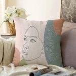 Pastel Zemin Üzerinde Onedraw Çizimli Bayan Silüeti Raşel Kadife Yastık Kırlent Kılıfı Realhomes