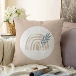 - Sonil-K-8167-Gorsel1 - Realhomes Pastel Zemin Üzerinde Onedraw Çizimli Yaprak Desenli Raşel Kadife Yastık Kırlent Kılıfı Realhomes