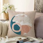 Pastel Zeminli Geometrik Desenli Dijital Baskılı Modern Raşel Kadife Yastık Kırlent Kılıfı Realhomes