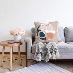 Pastel Zeminli Geometrik Desenli Dijital Baskılı Modern Raşel Kadife Yastık Kırlent Kılıfı Realhomes