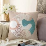 - Sonil-K-8177-Gorsel1 - Realhomes Pastel Zeminli Geometrik Desenli Dijital Baskılı Modern Raşel Kadife Yastık Kırlent Kılıfı Realhomes