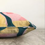 Renkli Zeminli Geometrik Desenli Dijital Baskılı Modern Raşel Kadife Yastık Kırlent Kılıfı Realhomes