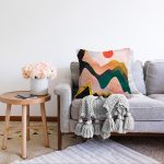 - Sonil-K-8184-Gorsel2 - Realhomes  Renkli Zeminli Geometrik Desenli Dijital Baskılı Modern Raşel Kadife Yastık Kırlent Kılıfı Realhomes