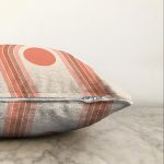 - Sonil-K-8189-Gorsel3 - Realhomes Renkli Zeminli Geometrik Desenli Dijital Baskılı Modern Raşel Kadife Yastık Kırlent Kılıfı Realhomes