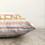 Beyaz Zemin Üzerinde Renkli Çizgili Gold Detaylı Love Yazılı Raşel Kadife Yastık Kırlent Kılıfı Realhomes
