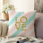 Beyaz Zemin Üzerinde Gold Detaylı Love Yazılı Dijital Baskılı Modern Raşel Kadife Yastık Kılıfı Realhomes