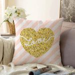Beyaz Zeminli Gold Renkli Love Yazılı Dijital Baskılı Modern Raşel Kadife Yastık Kırlent Kılıfı Realhomes