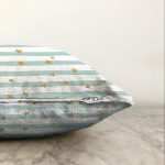 - Sonil-K-8225-Gorsel3 - Realhomes Beyaz Zemin Üzerinde Renkli Çizgili Gold Detaylı Modern Raşel Kadife Yastık Kırlent Kılıfı Realhomes