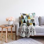 - Sonil-K-8226-Gorsel2 - Realhomes Pastel Zemin Üzerinde Gold Detaylı Geometrik Desenli Raşel Kadife Yastık Kırlent Kılıfı Realhomes