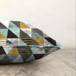 - Sonil-K-8226-Gorsel3 - Realhomes Pastel Zemin Üzerinde Gold Detaylı Geometrik Desenli Raşel Kadife Yastık Kırlent Kılıfı Realhomes