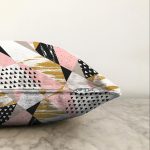 Beyaz Zemin Üzerinde Renkli Geometrik Desenli Dijital Baskılı Modern Raşel Kadife Yastık Kılıfı Realhomes