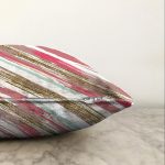 - Sonil-K-8229-Gorsel3 - Realhomes  Beyaz Zemin Üzerinde Renkli Soyut Desenli Raşel Kadife Yastık Kırlent Kılıfı Realhomes