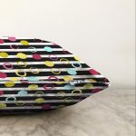 Beyaz Zeminüzerinde Yatay Çizgili Renkli Puantiyeli Raşel Kadife Yastık Kırlent Kılıfı Realhomes