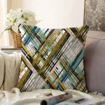 Beyaz Zemin Üzerinde Gold Detaylı Geometrik Desenli Raşel Kadife Yastık Kırlent Kılıfı Realhomes