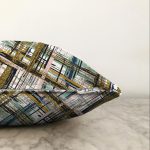 Beyaz Zemin Üzerinde Gold Detaylı Geometrik Desenli Raşel Kadife Yastık Kırlent Kılıfı Realhomes