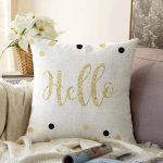 - Sonil-K-8246-Gorsel1 - Realhomes  Beyaz Zemin Üzerinde Gold Detaylı Hello Yazılı Modern Raşel Kadife Yastık Kırlent Kılıfı Realhomes