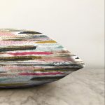 - Sonil-K-8254-Gorsel3 - Realhomes Beyaz Zemin Üzerinde Renkli Yatay Çizgili Raşel Kadife Yastık Kırlent Kılıfı Realhomes